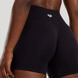 Define 2.0 Seamless Scrunch 4" Shorts | Black M